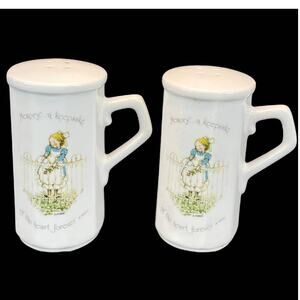 Vintage 1974 Holly Hobbie Ceramic Salt & Peppers Shakers Japan